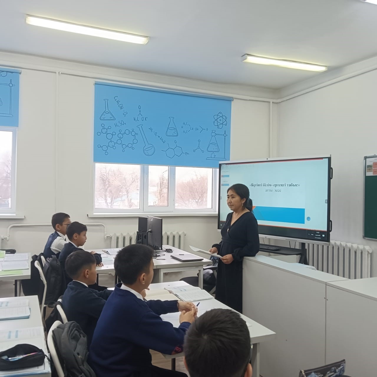 «Бүгінгі  білім  - ертеңгі табыс» атты мектепішілік эссе байқауы  өтті